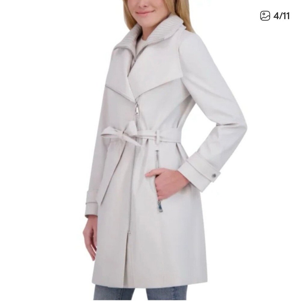 NWT Elegant Women's Cream Coat